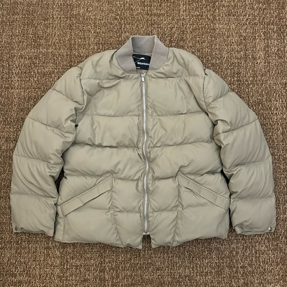 Men's Mountaineer Beige Puffer Jacket - Picture 1 of 16